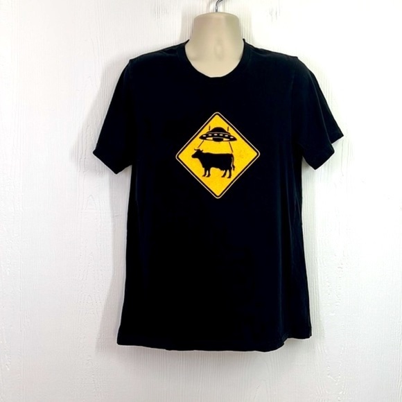 Canvas & Bella  - UFO Cattle Crossing Black And Yellow Short Sleeve T Shirt LG - Picture 2 of 10